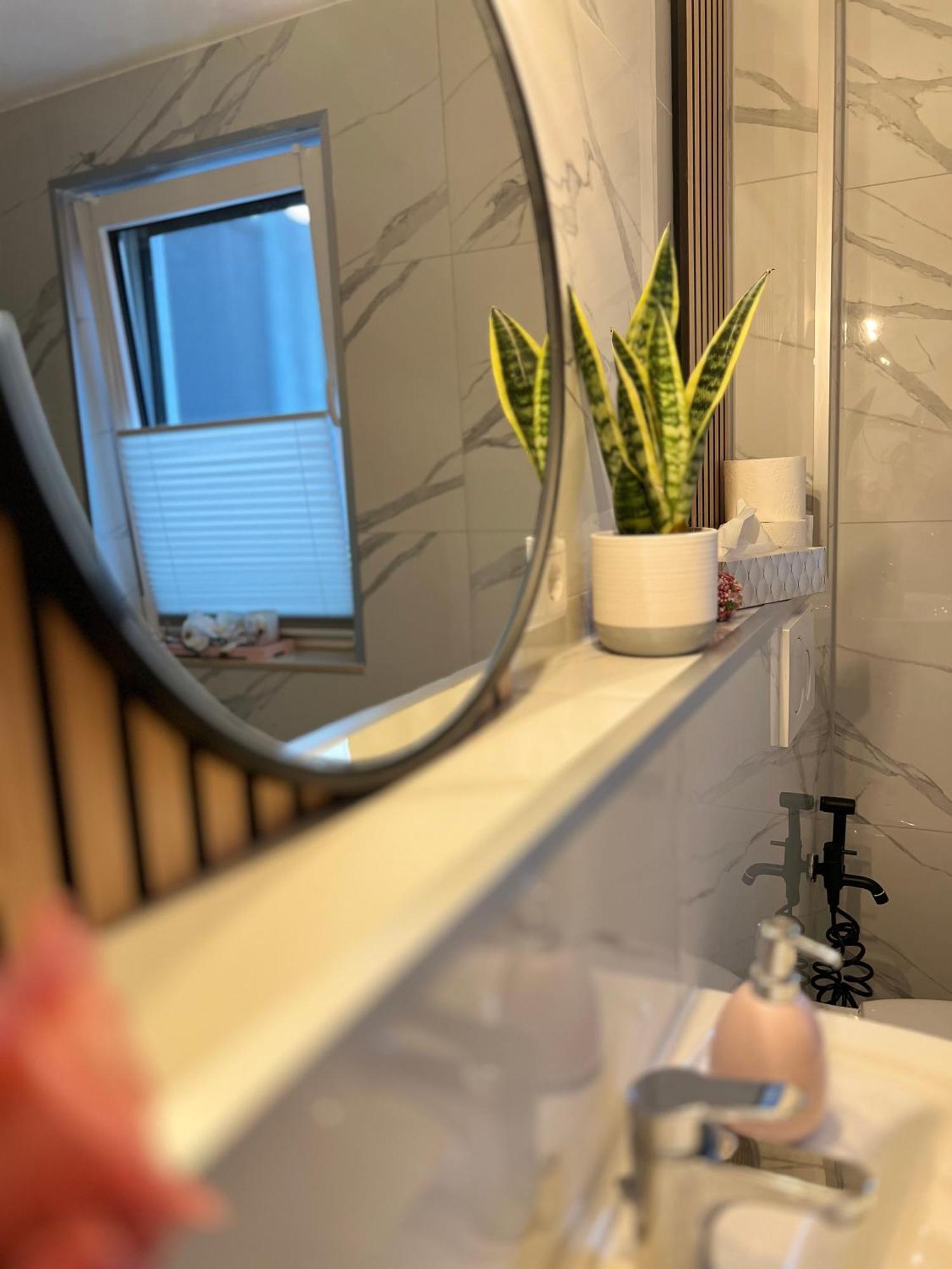 Relaxdays-Apartments 2 Garten Und Pool- Mitbenutzung, Kostenloser Parkplatz, Kontaktloser Checkin, Wifi Mit Smarttv ギュータースロー エクステリア 写真